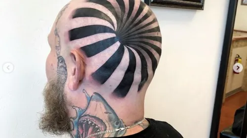 Illusion d’optique : cet homme a un trou dans la tête (Photo)
